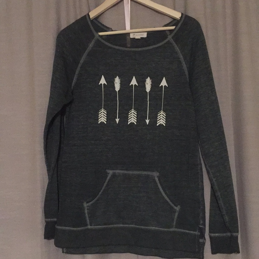 Green sweatshirt style, shirt